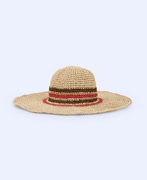 Pamela ala ancha en papel responsable