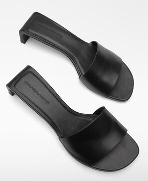 Continuous last leather sandal woman