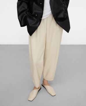 Pantal&oacute;n barrel fit Piel No Piel