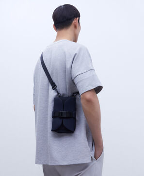 Artefacto Exactamente escalada Bolsas y Mochilas Hombre | Primavera-Verano 23 | Adolfo Domínguez