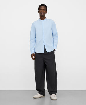 Camisa de algod&atilde;o com corte regular e gola mandarim