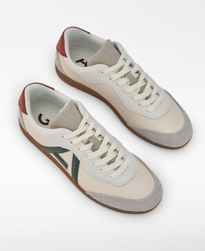Baskets &agrave; maxi logo en cuir et daim