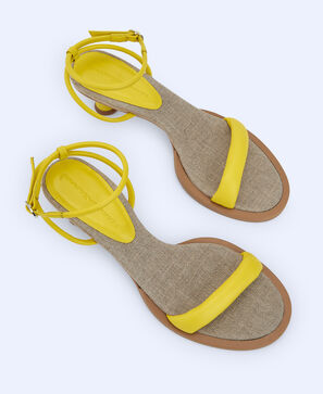 Sandalia de tacón hecha en España