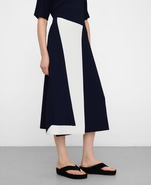 Vestido assim&eacute;trico estruturado em malha