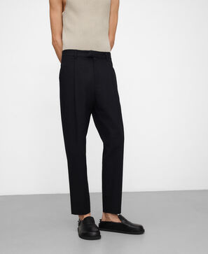 Pantalon chino coupe d&eacute;contract&eacute;e en seersucker