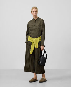 Pantalón plisado pierna ancha mujer