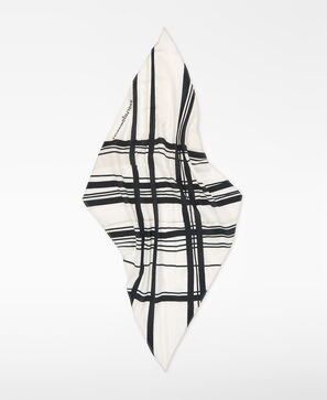 Cotton diamond-shaped shawl