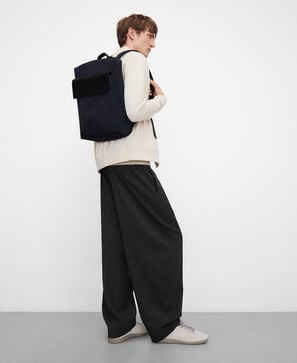 Mochila compacta em nylon