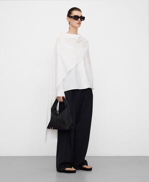 Camisa reta com gola xale