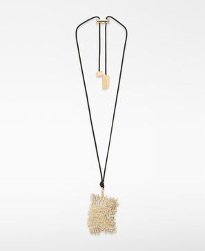 Collier pendentif en maille m&eacute;tallique