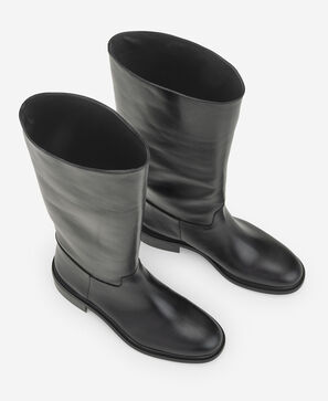 Women's knee high black leather boot