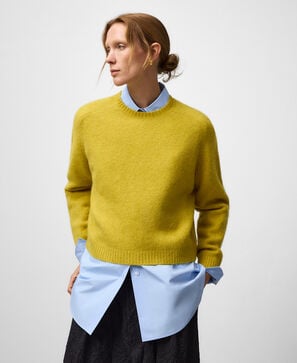 Crew collar knit short sweater woman