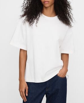 T-shirt de algod&atilde;o com corte descontra&iacute;do