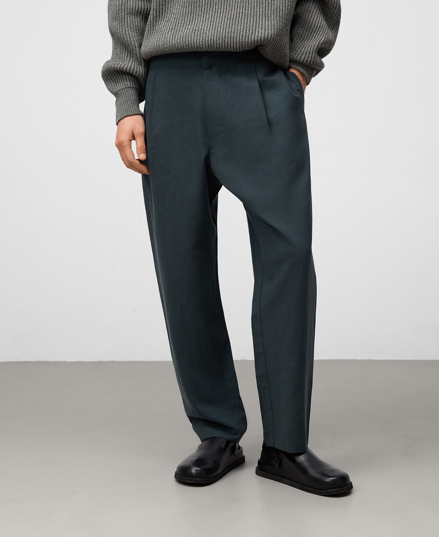 【美品】アドルフォドミンゲスADOLFO DOMINGUEZ-ウールスリムパンツ 美品】アドルフォドミンゲスADOLFO DOMINGUEZ-ウールスリム