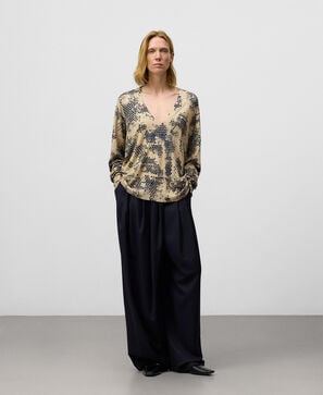 Jersey estampado cuello pico mujer