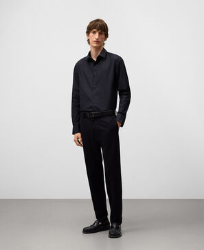 Slim fit spread collar shirt man