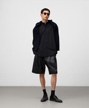 Bermudas pretas relaxed fit para homem