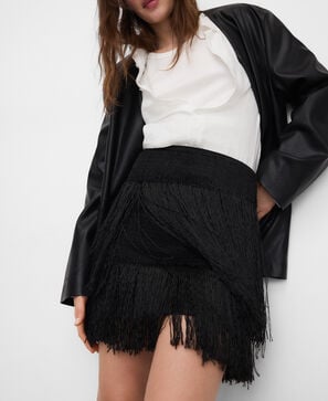 Falda corta punto intarsia flecos