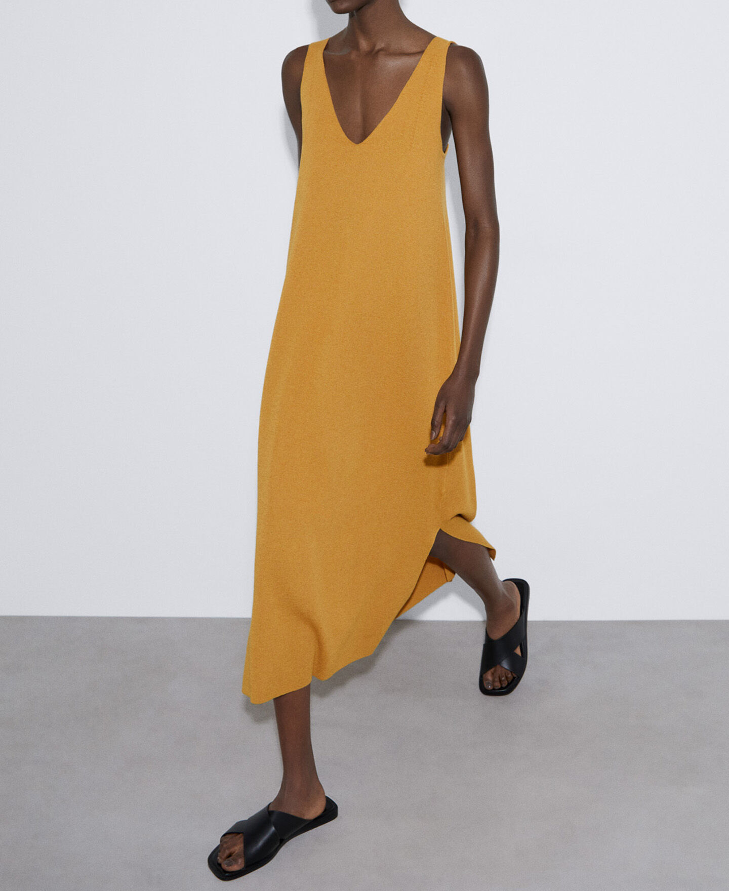Descubre Vestidos y Monos | Primavera-Verano 22 | Adolfo Domínguez