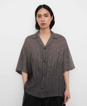 Camisa cuello bowling bordada lino