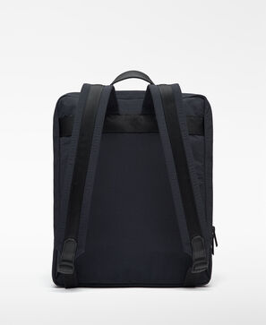 Mochila compacta em nylon