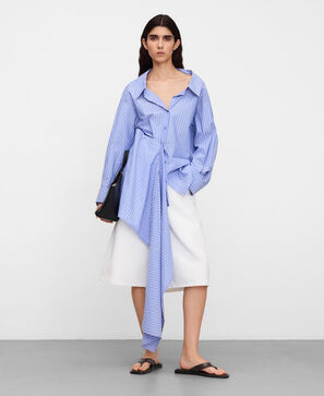 Camisa multifuncional &agrave;s riscas em algod&atilde;o