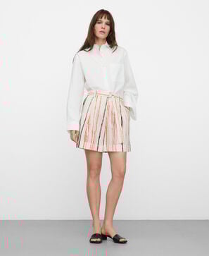 Bermudashorts mit unregelm&auml;&szlig;igen Seersucker-Streifen