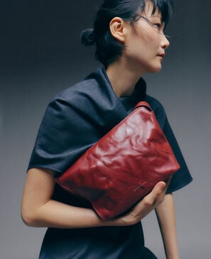 Ori&oacute;n washed leather large crossbody