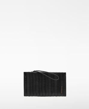 Clutch rectangular plisado piel