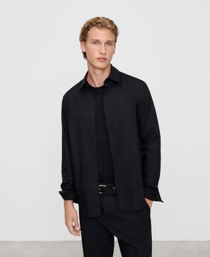 Slim fit spread collar shirt