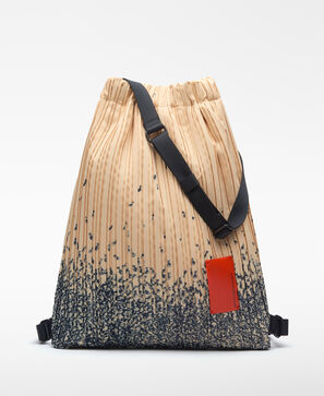 Mochila em crinkle estampado para mulher