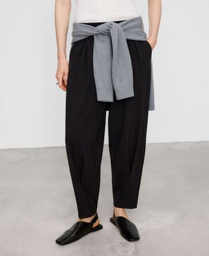 Pantal&oacute;n jogger pliegues