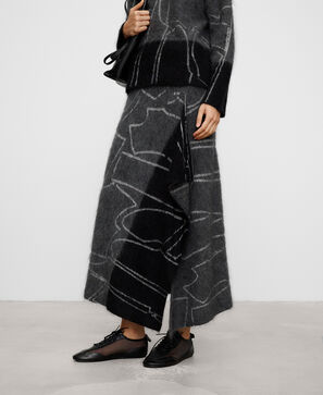 Two-tone jacquard brushed knit skirt