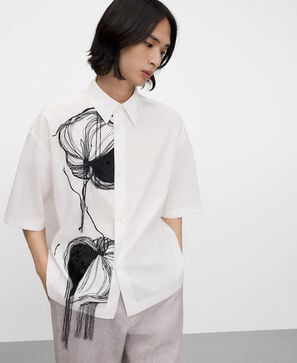 Camisa relaxed fit bordada con flecos