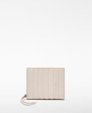 Portefeuille carr&eacute; en cuir pliss&eacute;