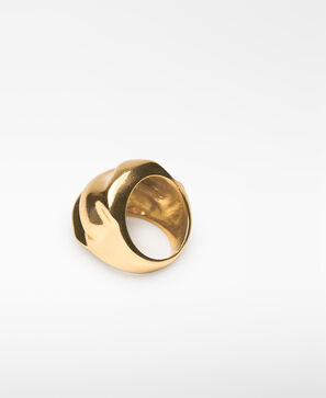 Organic-shaped metal ring