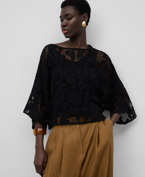 Lece-knit vest with leaves detail woman