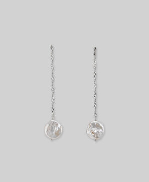 Dangling natural pearls earring woman
