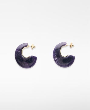 Resin hoops woman
