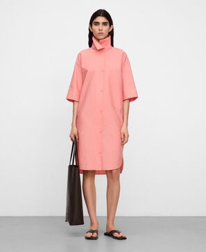 Vestido cuello italiano asim&eacute;trico