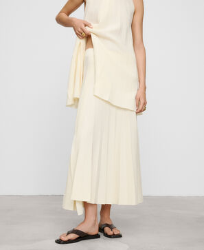 Pleated knit skirt