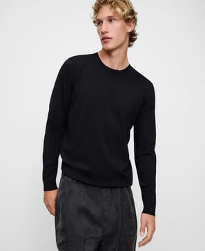 Crew collar knit sweater
