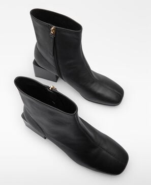 Leather round-toe ankle boot woman