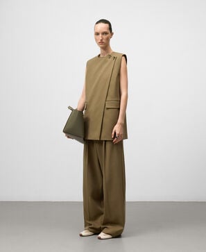 Cross-front vest woman