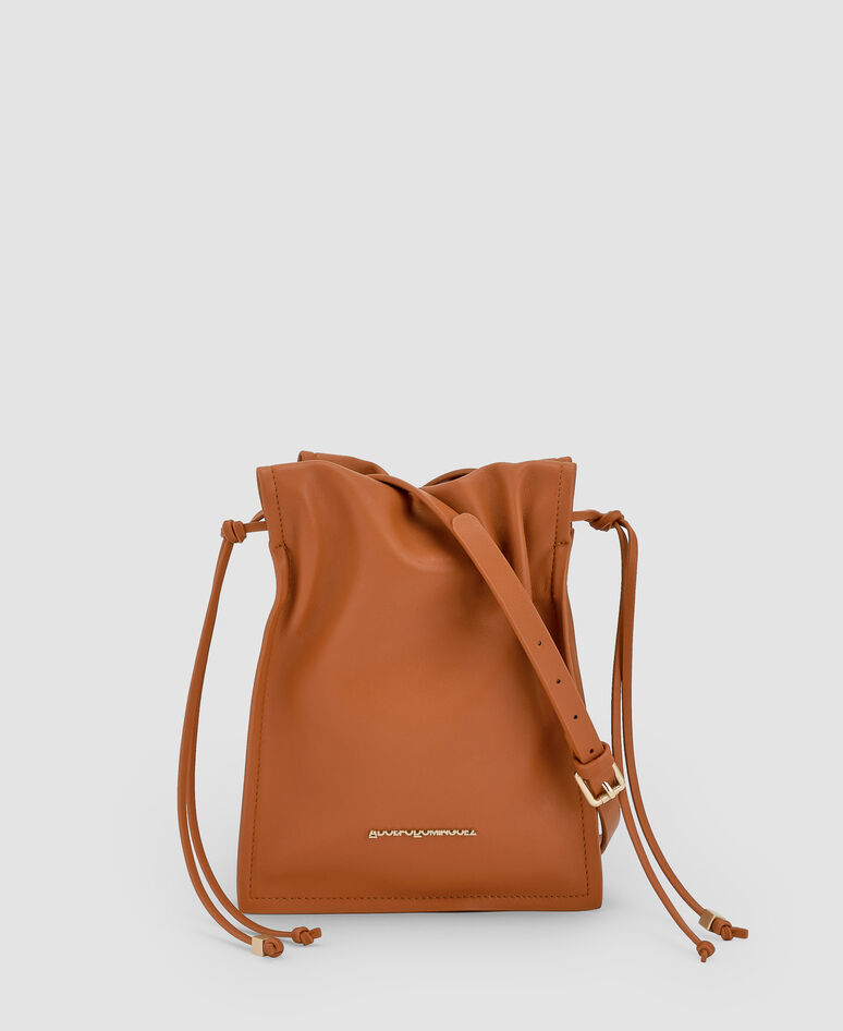 Mala a tiracolo pequena em material reciclado.