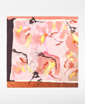 Pa&ntilde;uelo cuadrado estampado floral