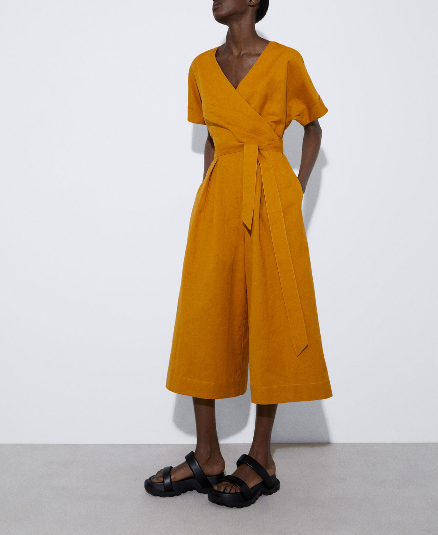 Descubre Vestidos y Monos | Primavera-Verano 22 | Adolfo Domínguez