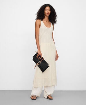 Raffia texture clutch with metal piece