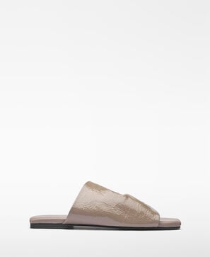 Responsible leather flat sandal woman