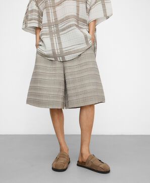 Wide crinkle bermuda shorts